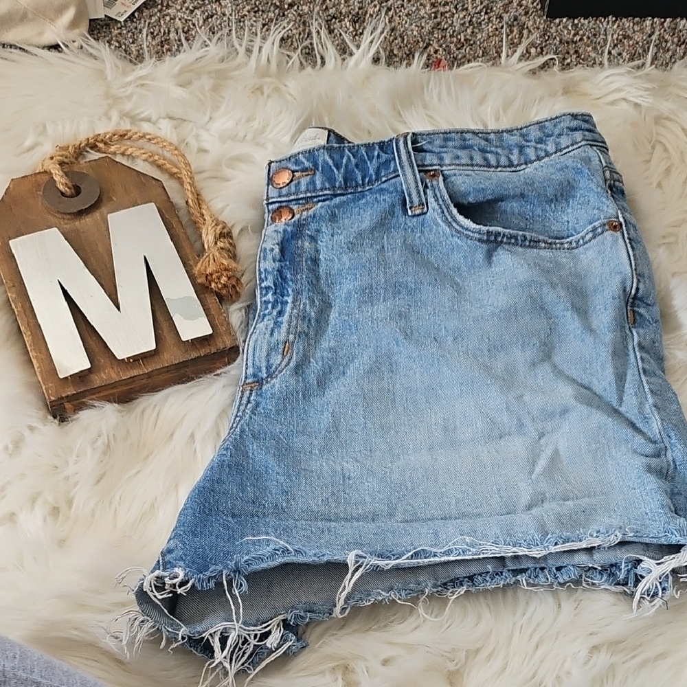 Universal Thread Vintage Midi Denim Raw Hem Denim Shorts